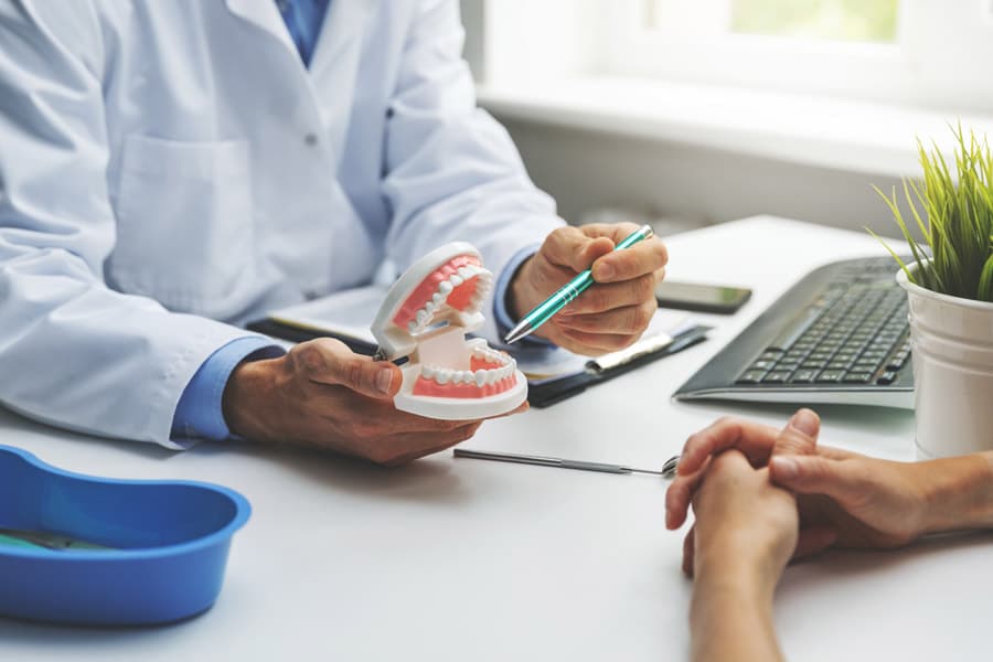 Descubre cómo realizamos una endodoncia en Ferrol