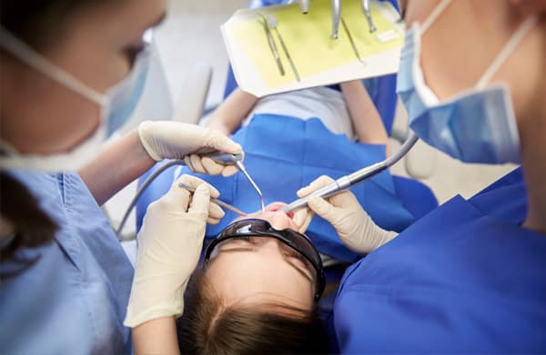 Equipo de dentistas multidisciplinar